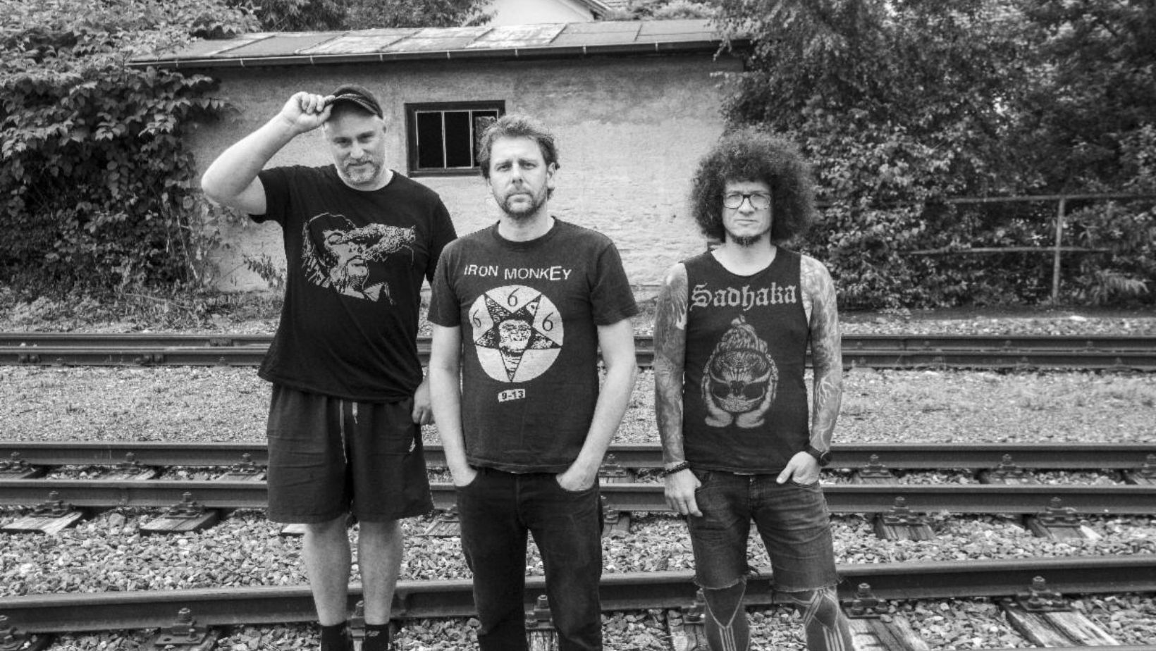DESOLAT Dünyanın Sonuna Doğru Bir ‘Pig Race’ Başlatıyor